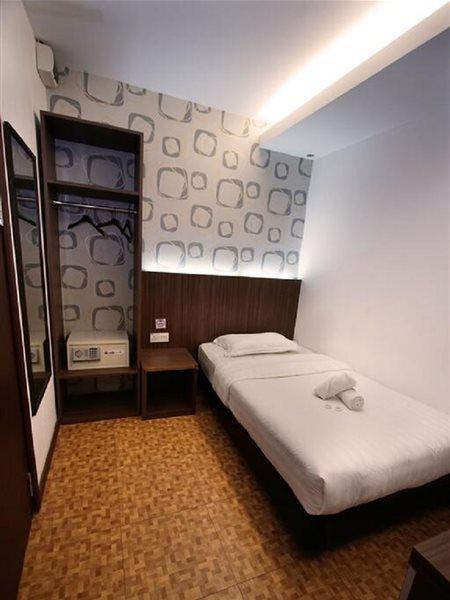 Pavilion Inn Мири Экстерьер фото