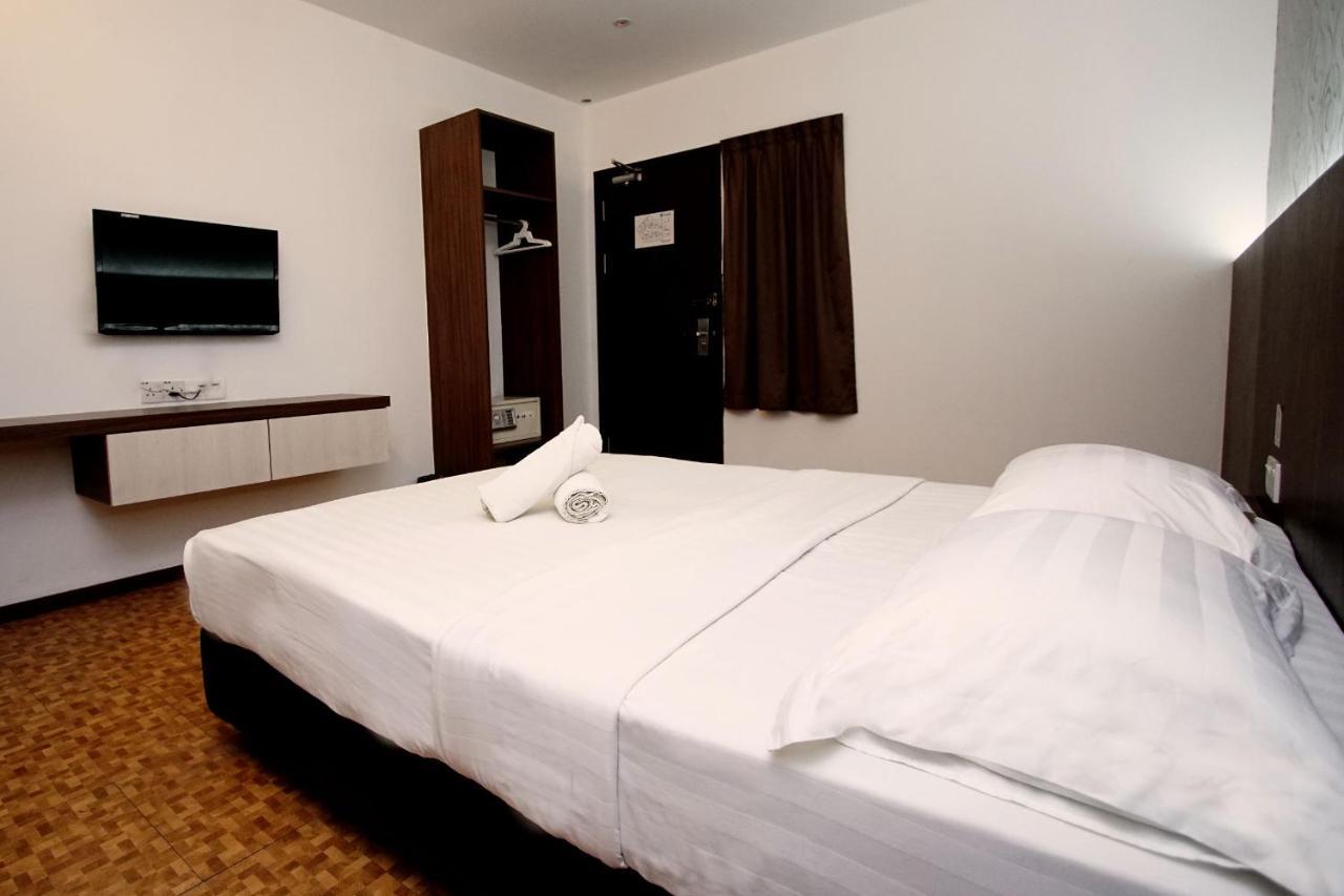 Pavilion Inn Мири Экстерьер фото