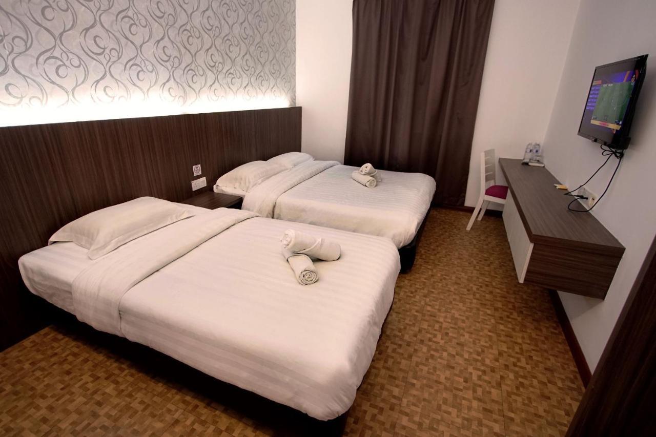 Pavilion Inn Мири Экстерьер фото