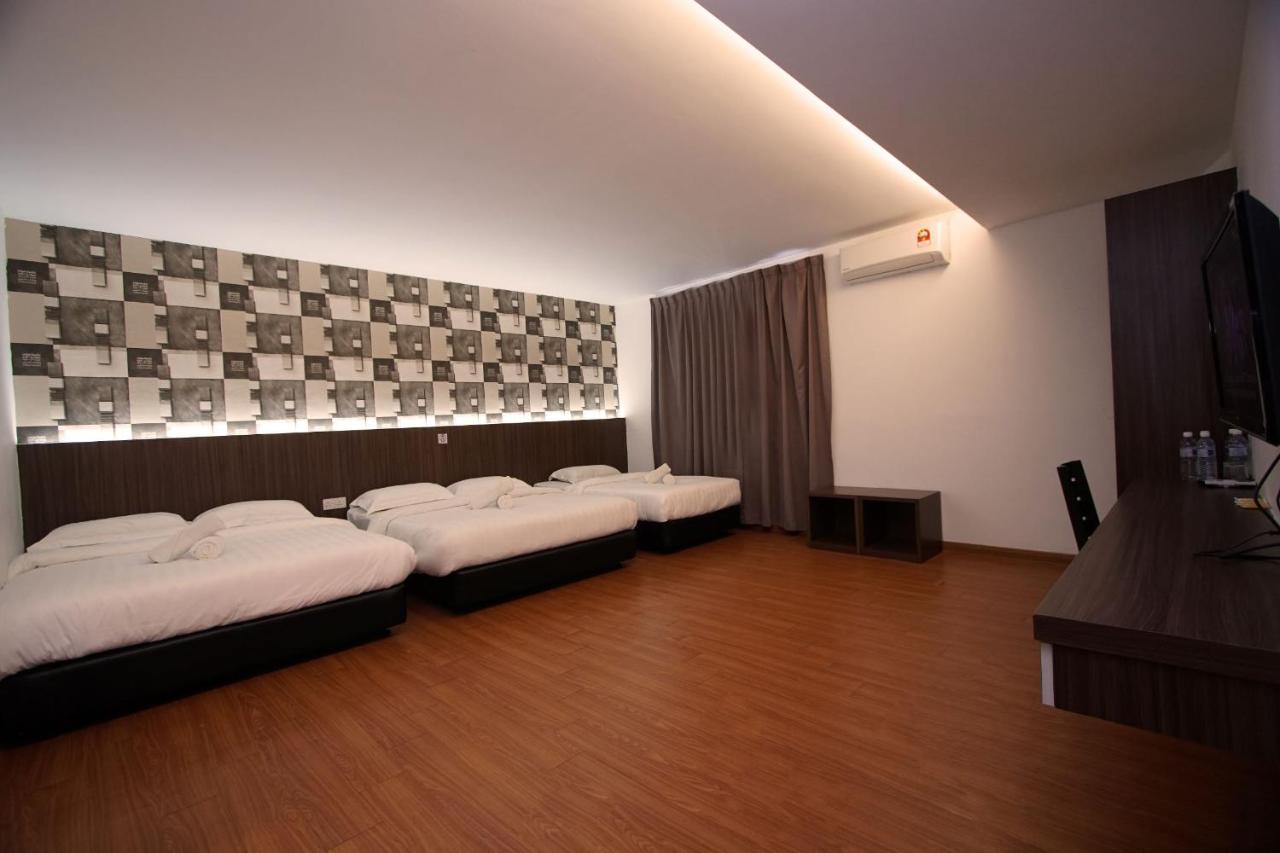 Pavilion Inn Мири Экстерьер фото